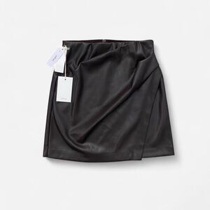 NWT Aritzia Wilfred Angie Vegan Leather Skirt